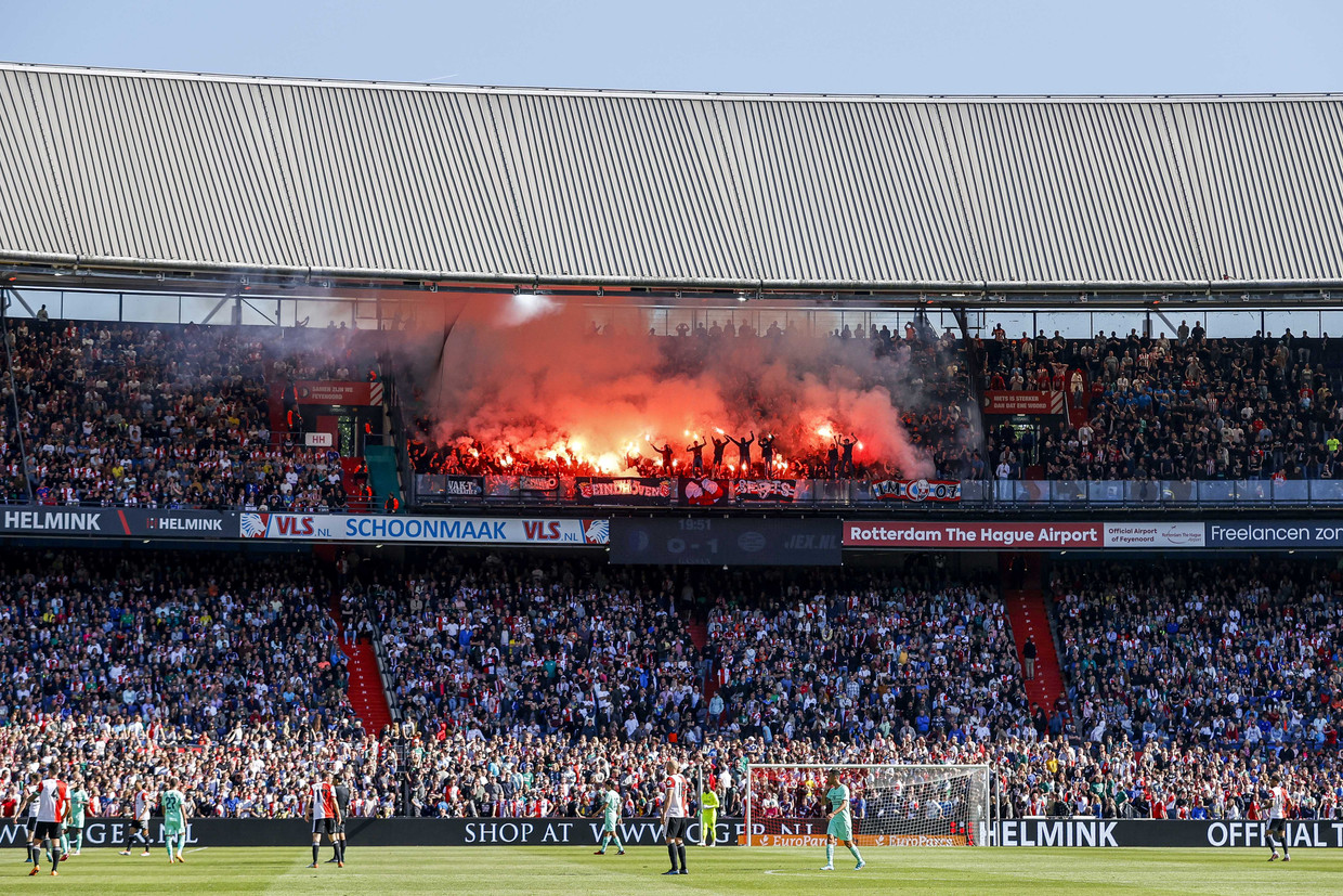 Een volle Kuip tijdens de eredivisiewedstrijd Feyenoord-PSV. Beeld ANP