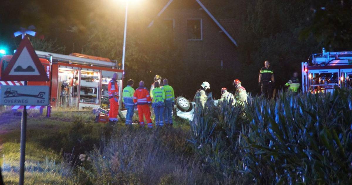 Automobiliste overleden bij ongeval op onbewaakte spoorwegovergang.