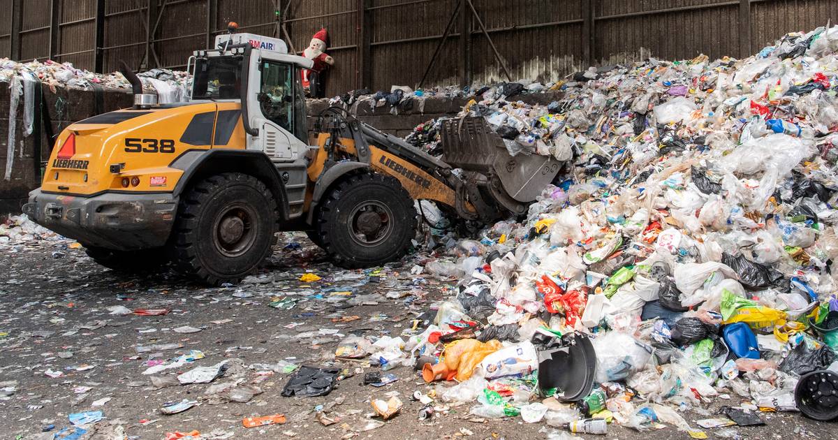 Ru Inhalen Nieuw maanjaar Doei verzamelcontainers, hallo doorzichtige plastic zakken? Twentse  wethouders willen af van 'vervuild' pmd-afval | Enschede | tubantia.nl
