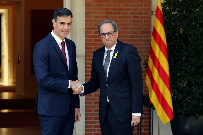 De Spaanse premier Pedro Sanchez (l.) en de Catalaanse minister-president Quim Torra (r.)