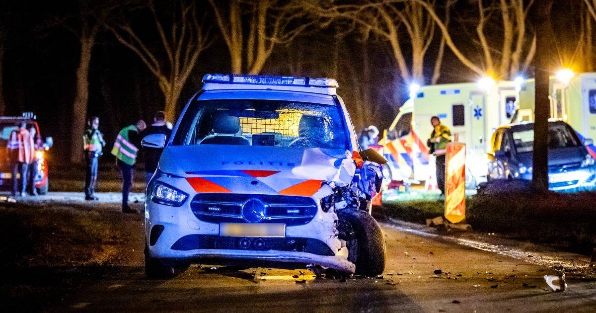 Vrouw (29) overleden bij botsing met politieauto in Maasdam