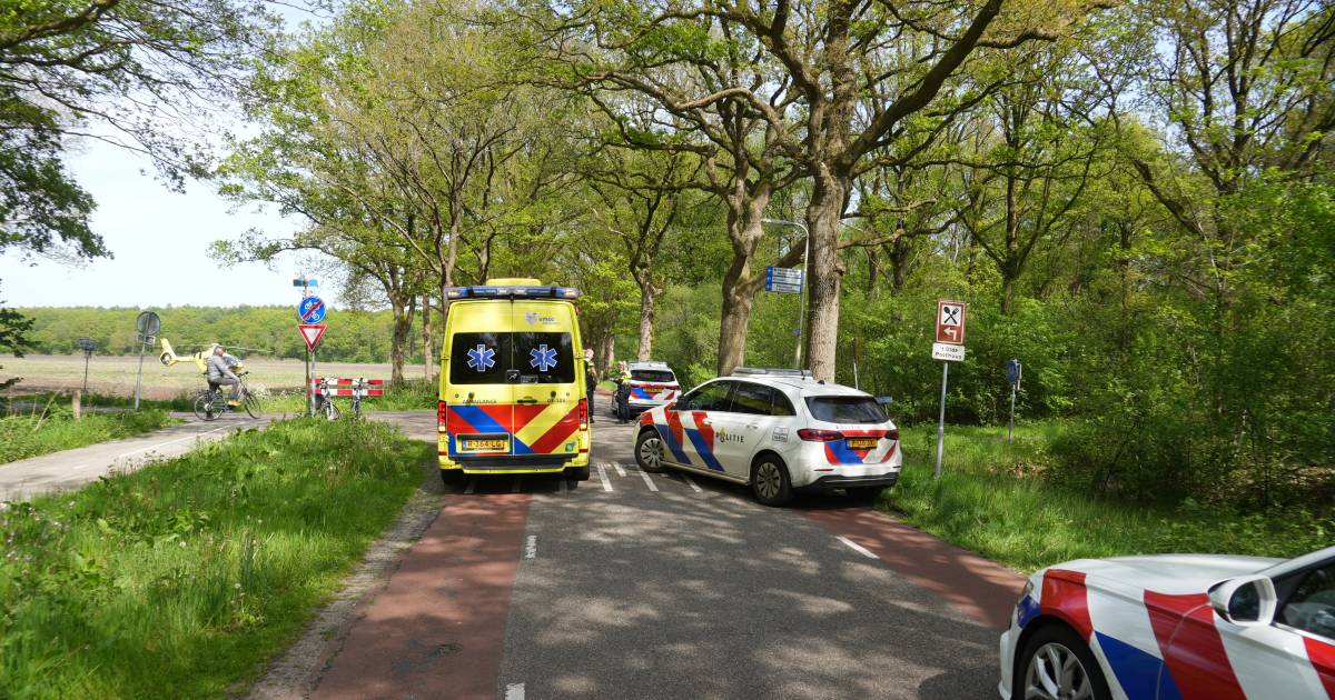 Fietser overleden bij ongeval in Ruinen: automobilist aangehouden.