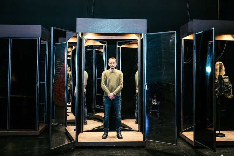 ‘De voorstelling is eigenlijk een mentale trip, een reis van de ene gedachte in de andere. Het is een combinatie van een persoonlijk verhaal, postapocalyptische fictie, theater en wetenschap.’ Beeld Tine Schoemaker