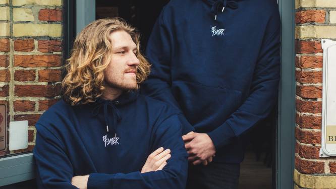 1,5 jaar geleden namen Rik en Klaas (allebei 26) hun stamcafé De Flater over: “Het heeft alle verwachtingen overtroffen”