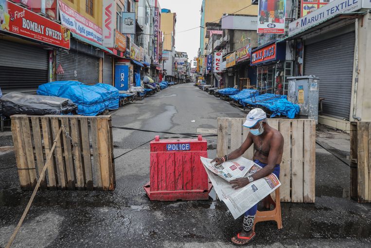 In Sri Lanka zijn alle winkels gesloten vanwege de hoge sterftecijfers. Beeld EPA