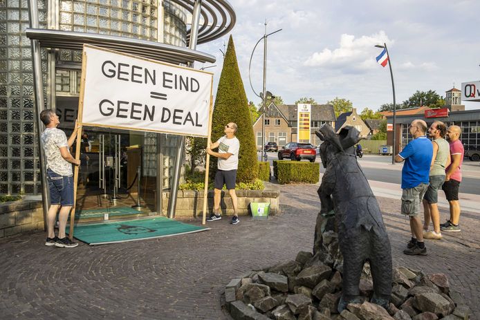 'Geen eind = geen deal', vindt Albergen van de opvang van vluchtelingen. Maar het COA mag zelf beslissen hoe lang het asielzoekerscentrum open gaat blijven.