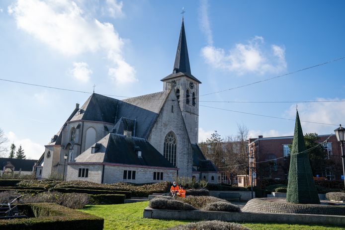 Het plein aan de Sint-Jacobuskerk in het hartje van de gemeente Borsbeek in de Antwerpse zuidrand.