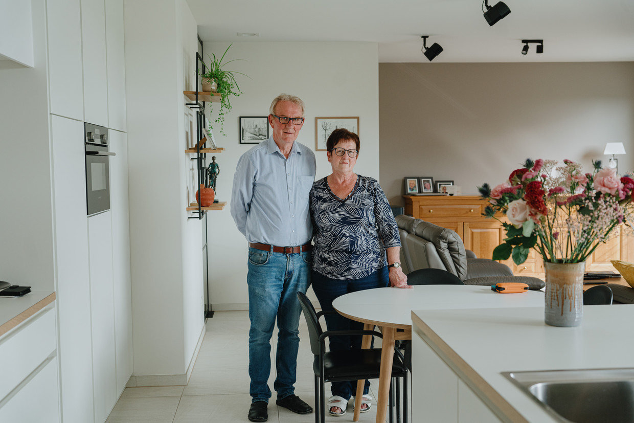Guido Vandamme en Thérèse Devoldere in hun appartement in Nevele. Beeld Wouter Van Vooren