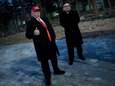 Moest u twee keer kijken? Lookalikes Trump en Kim Jong-un zorgen voor commotie tijdens openingsceremonie