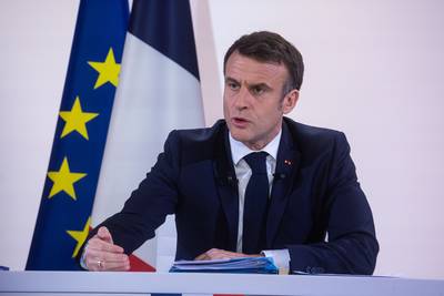 Macron annonce une batterie de mesures pour “une France plus forte et plus juste”