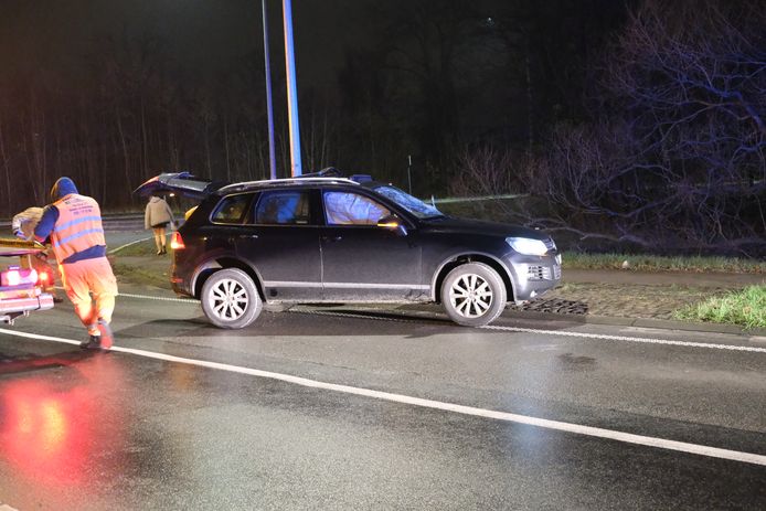 Een bestuurder ging overkop op de Dendermondsesteenweg in Willebroek, op de brug over de A12.