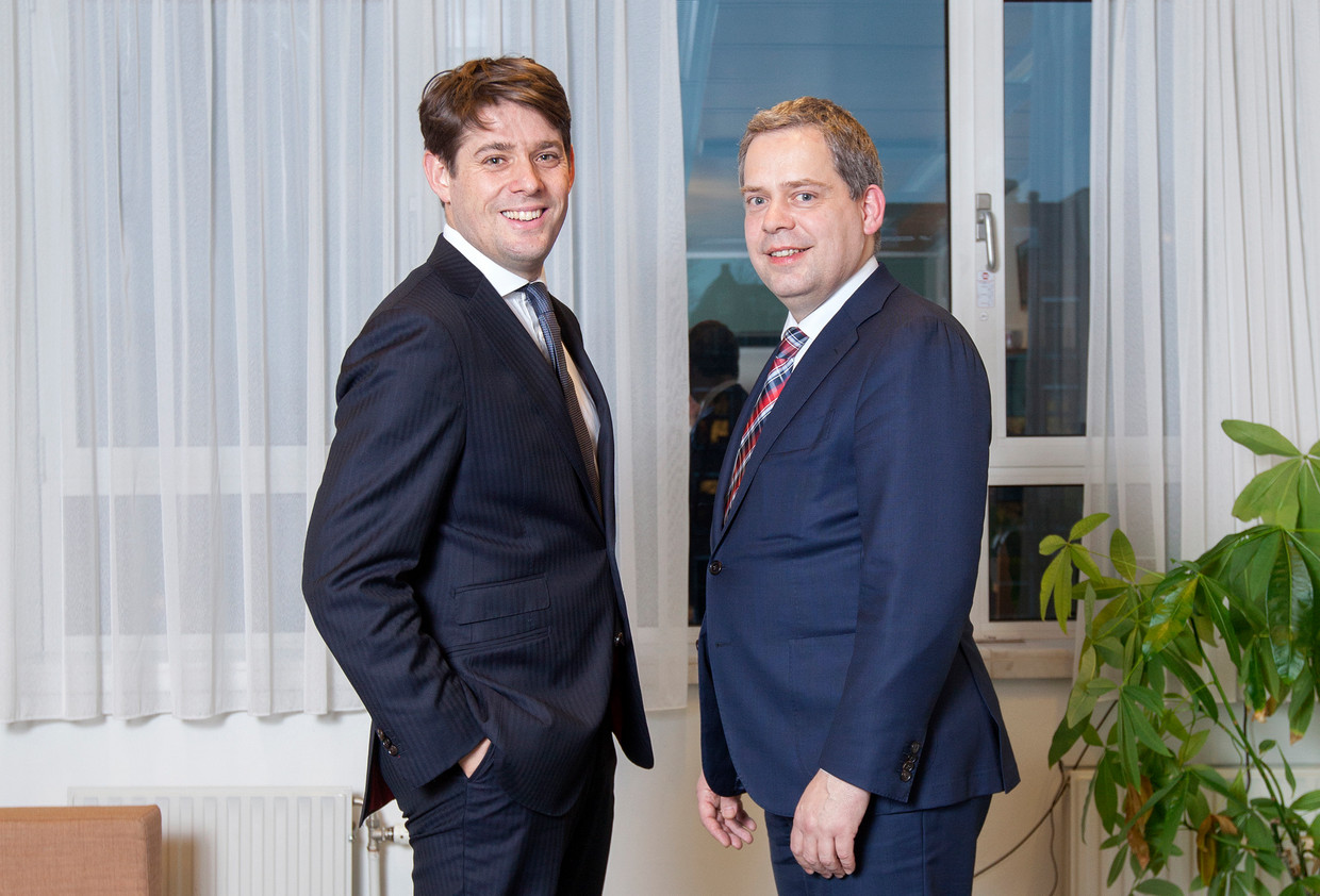 Links Arjan Vliegenthart, SP-wethouder in Amsterdam en rechts Dennis Straat, VVD-wethouder in Zaanstad. Beeld Maartje Geels