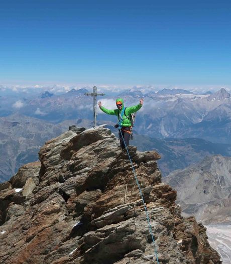 Nieuws gemist? Omgekeerde vlag geschilderd op geluidswal langs A1 • Ervaren klimmer Roland (64) verongelukt in Alpen