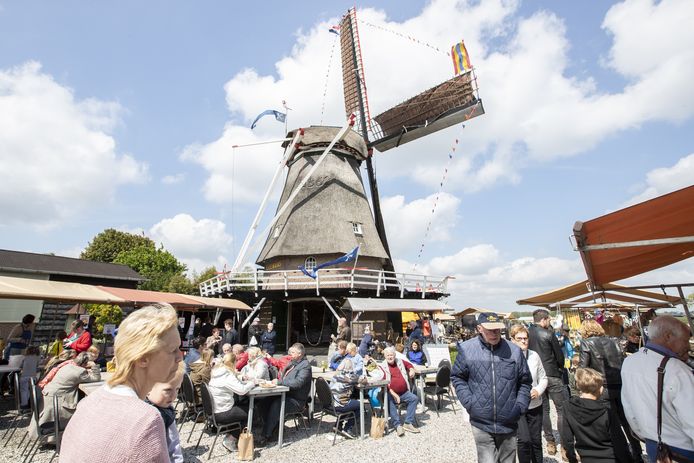 Veel publiek tijdens de  Nationale Molendag bij de Leemansmolen in Vriezenveen.