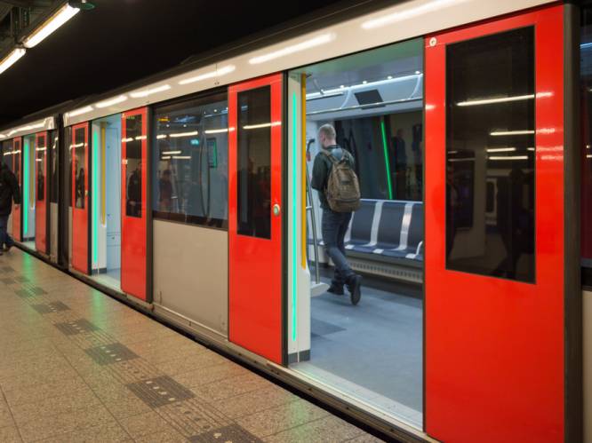 Metrostation Amsterdam voorlopig dicht door plofkraak