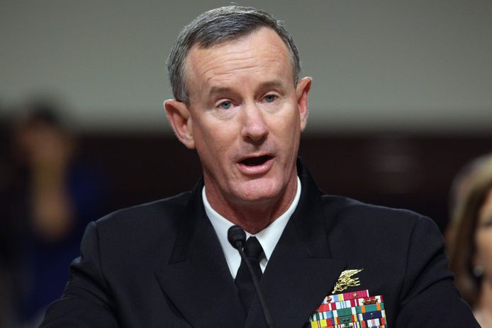 Admiraal op rust William McRaven, die de leiding had over de operatie tegen Osama bin Laden, heeft ontslag genomen bij het Pentagon. Hij leidde er een adviescommissie. McRaven stapte op nadat hij een paar dagen eerder president Donald Trump had bekritiseerd.