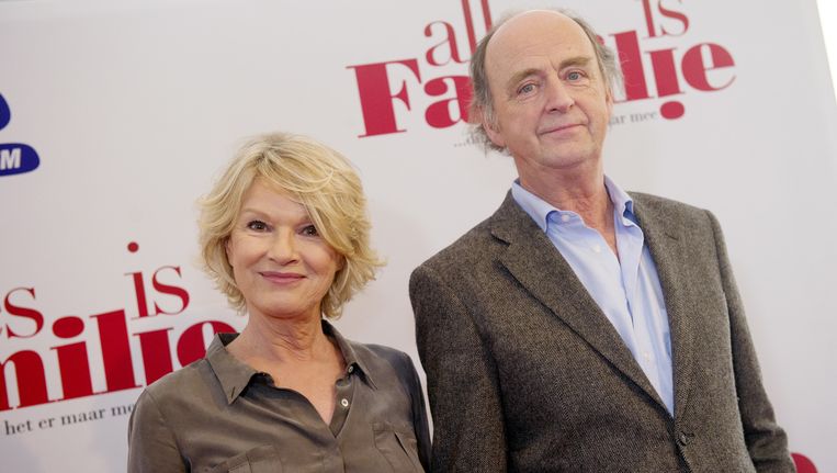 Martine Bijl en Kees Hulst tijdens de presentatie in het De LaMar theater in Amsterdam van de cast van de nieuwe speelfilm Alles is Familie. Beeld anp