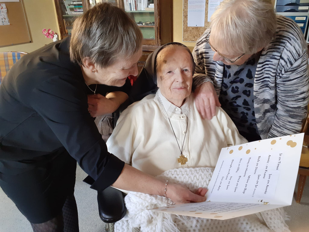 Dymphna (108) is meer dan 90 jaar zuster: ‘Ze heeft een groot zorghart ...