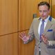 Belgische politicus Bart de Wever laat zich in onderbroek interviewen, per ongeluk