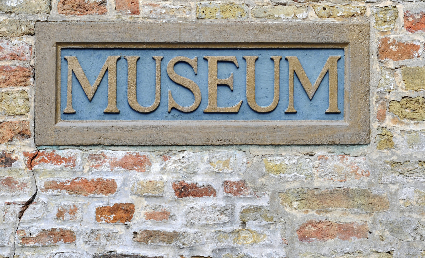 Text museum. Дорожный знак музей. Табличка в музее для фотошопа. Museum sign. Museum Letter.