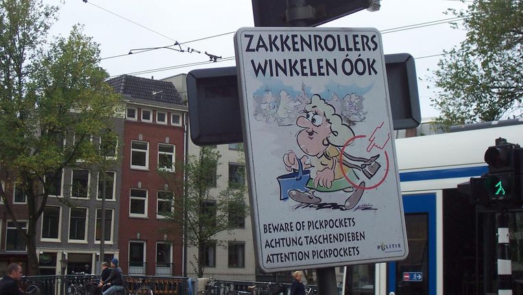 De politie waarschuwt voor zakkenrollers. Beeld Alberto Garcia via Flickr.com