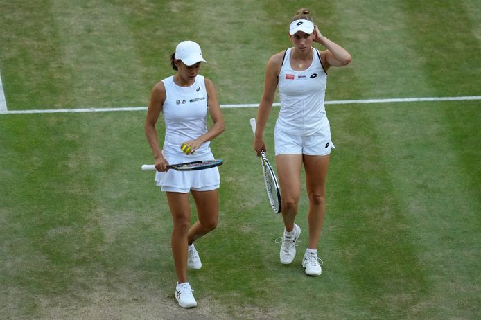 Elise Mertens et sa partenaire Zhang Shuai n'ont pas eu voix au chapitre en finale de Wimbledon.