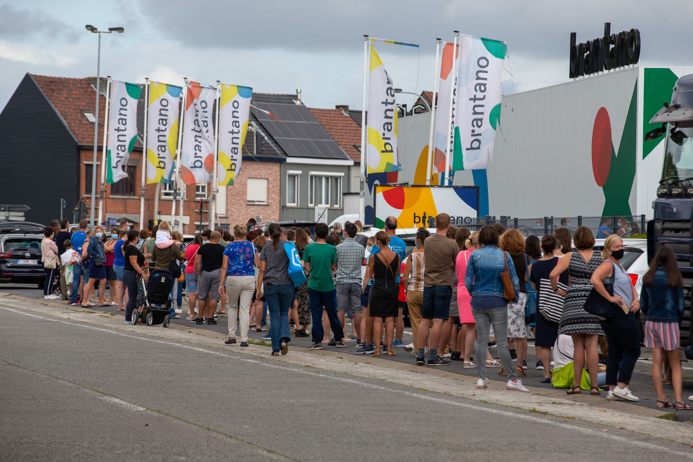 49 magasins Brantano ouverts ce lundi nouveau de longues files