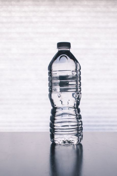 Pourquoi les Italiens placent-ils des bouteilles d’eau devant leurs fenêtres? 