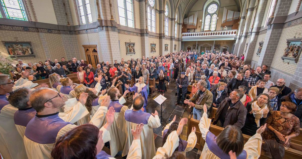 Het dak gaat eraf bij afsluiting Bluesfestival in kerk Kwadendamme