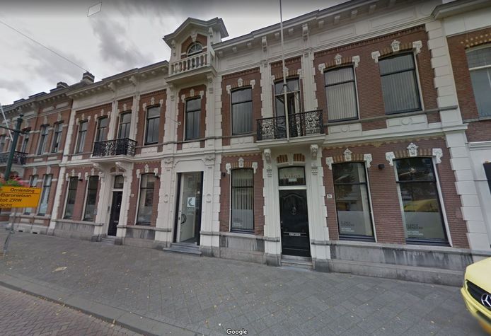 Het voormalige notariskantoor waar mogelijk woningen in komen.