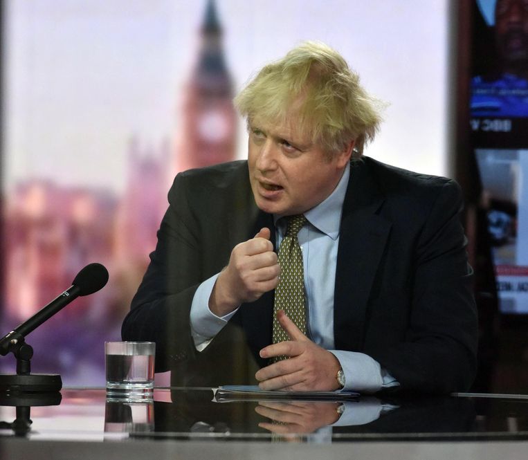 Mogelijk komen er strengere maatregelen, vertelde Boris Johnson op de BBC.  Beeld EPA