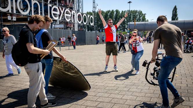Met deze hartverwarmende juichvideo steken Feyenoordsupporters hun helden hart onder de riem