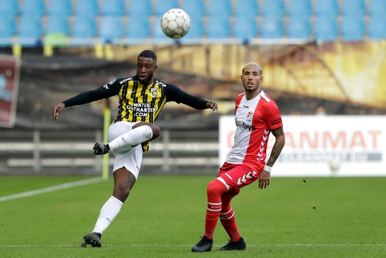 At ball conqueror Riechedly Bazoer every attack by Vitesse starts -  Ebonyst.com