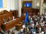 Europese vlag onder applaus onthaald in Oekraïens parlement