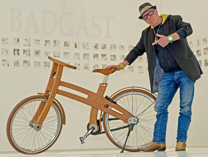 gids het einde bezig Gestolen, houten fiets René Bom verschijnt op Poolse marktplaats | Den Haag  | AD.nl