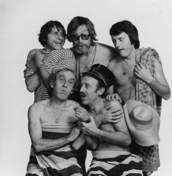 Een beeld uit de jaren '70: De Strangers zijn dan met vijf, onderaan Pol Bollansee en Bob Van Staeyen, bovenaan John De Wilde, Alex Boeye en Nest Adriaensen.