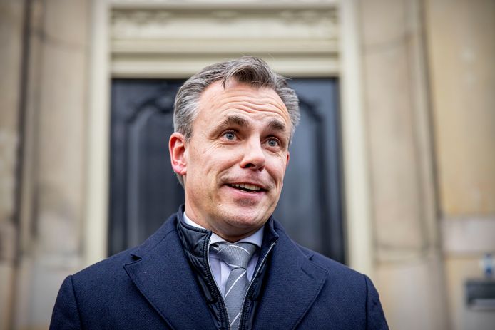 Minister van Infrastructuur en Waterstaat, Mark Harbers, is tegenwoordig verantwoordelijk voor hoofdpijndossier Lelystad Airport. Lukt het hem wel om de vakantieluchthaven te openen?