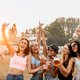 ‘Wat als festivalorganisatoren hun publiek zouden vragen om de smartphone uit te zetten na de eerste 10 minuten van elk concert?’
