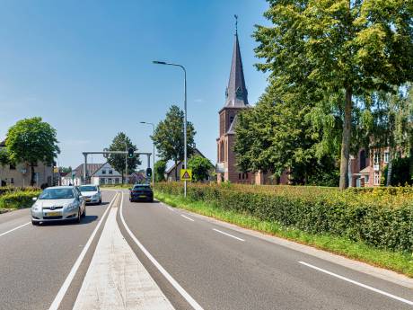 Nederlander buiten grote steden steeds afhankelijker van auto: ‘Bezit geen vrije keuze’