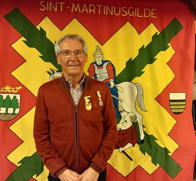 René Hoeks krijgt lintje voor zijn inzet bij het gilde