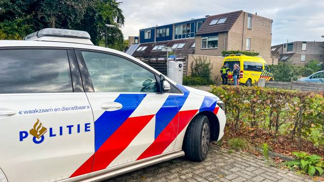 Scooterrijder gewond bij botsing met auto in Apeldoorn op ‘verboden’ fietspad