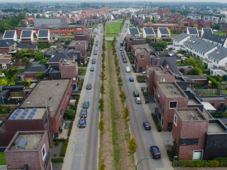Dagelijkse chaos van fietsers en auto's op Landbouwlaan; ook dorpsraad wil nu tweede uitweg Piekenhoef