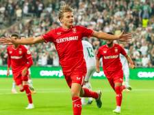 Sem Steijn schiet FC Twente vlak voor einde naar laatste voorronde Conference League