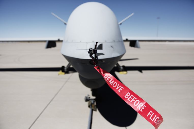 Voorkant van een MQ-9 Reaper, 14 meter, 2.200 kilo, op de Amerikaanse luchtmachtbasis Holloman. Beeld Daniel Rosenthal / de Volkskrant