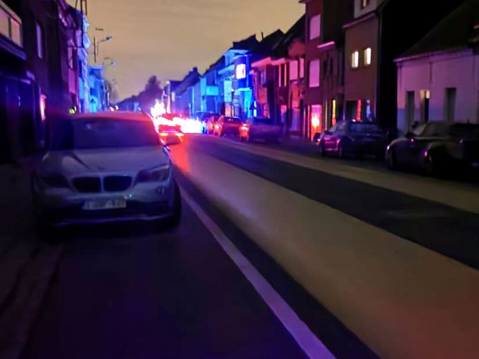 De politie is onderweg naar de rellen in het asielcentrum van Berlaar.