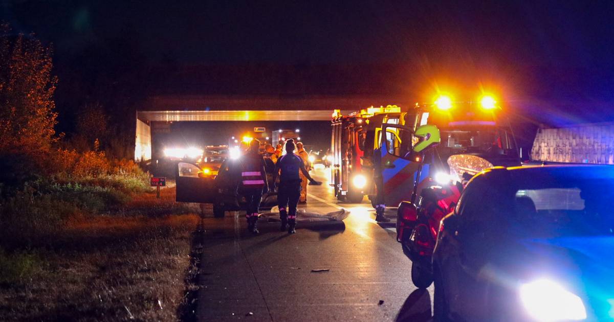 Man overleden na aanrijding op A12: rijbanen richting Arnhem tot vannacht dicht.