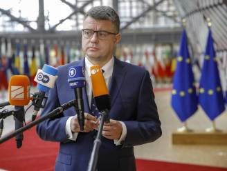Estse minister van Buitenlandse Zaken ternauwernood uit brandende auto in Kiev gered