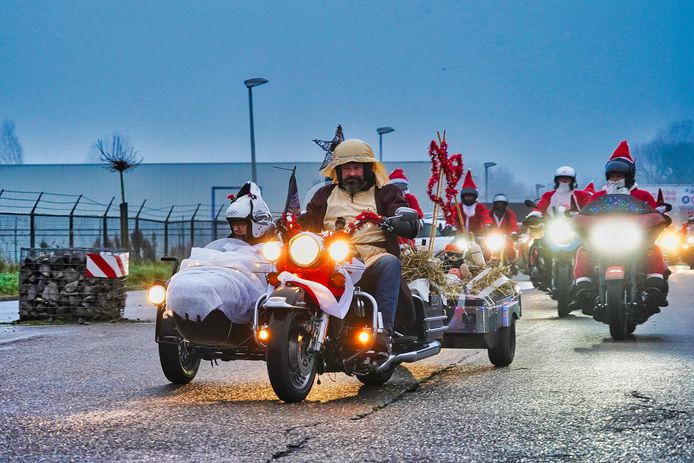 Zo'n 100 motards namen deel aan de kerstrun in Hoogstraten.