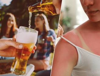Klopt het dat je sneller verbrandt wanneer je alcohol in de zon drinkt?