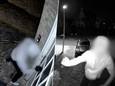 Camera aan voordeur filmt hoe nachtelijke vandaal opnieuw huizen viseert: "Deze keer sloeg hij bij drie buren een raam in”